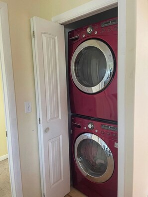 Interior - Outdoor Grill, Spacious Yard and Board Games (Gaston)