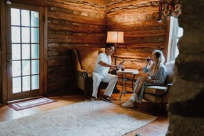 Interior - Events and Concierge! 6BR Heated Pool Near Wineries (Hume)