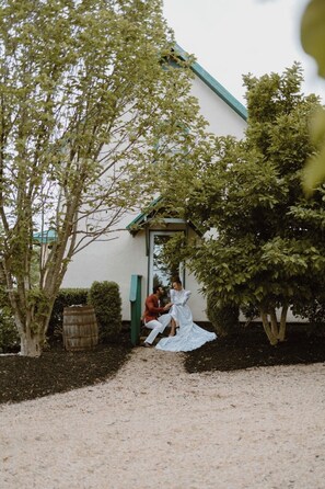 Property grounds - Events and Concierge! 6BR Heated Pool Near Wineries (Hume)