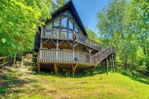 Exterior - Hawk’s View Chalet - Hot Tub + Mountain Views (Murphy)