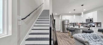 Executive Home • Private Yard• Free Parking • Pets