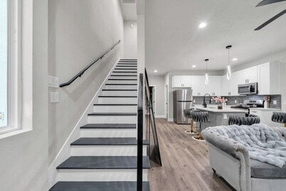 Executive Home • Private Yard• Free Parking • Pets