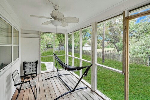 Park your Boat! Mins from the Ocean•Screened Porch