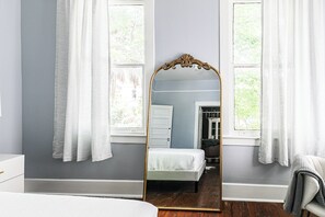 3 bedrooms, iron/ironing board, free WiFi, bed sheets - Modern & Historic Savannah Home - Walk to Forsyth! (Savannah)