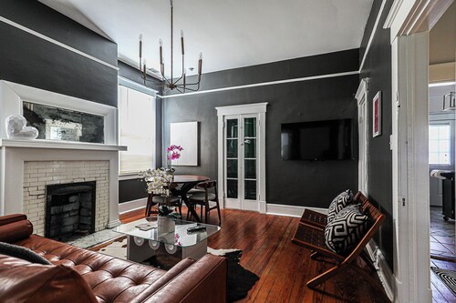 Modern & Historic Savannah Home - Walk to Forsyth!