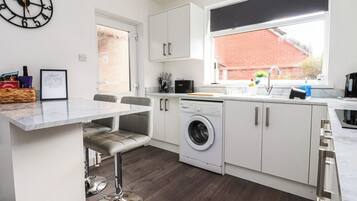 Cottage | Private kitchen | Cookware/dishes/utensils