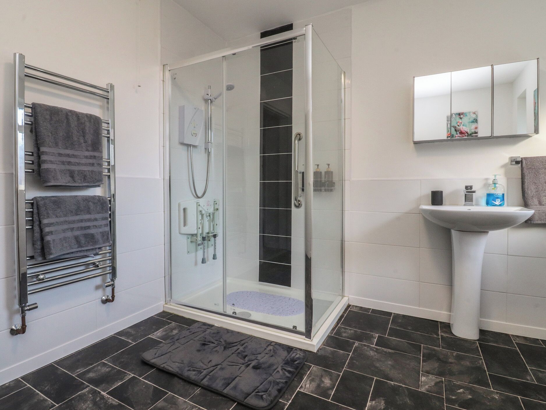 Cottage | Bathroom | Shower