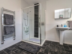 Cottage | Bathroom | Shower - Beach Side Bungalow (Lytham St. Anne's)