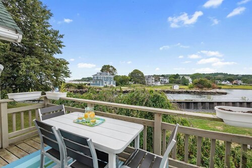 Elevated Fish & Ships on Canal: Walk to Beach,Park