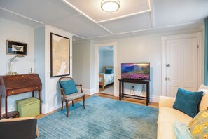 2 bedrooms, desk, iron/ironing board, free WiFi