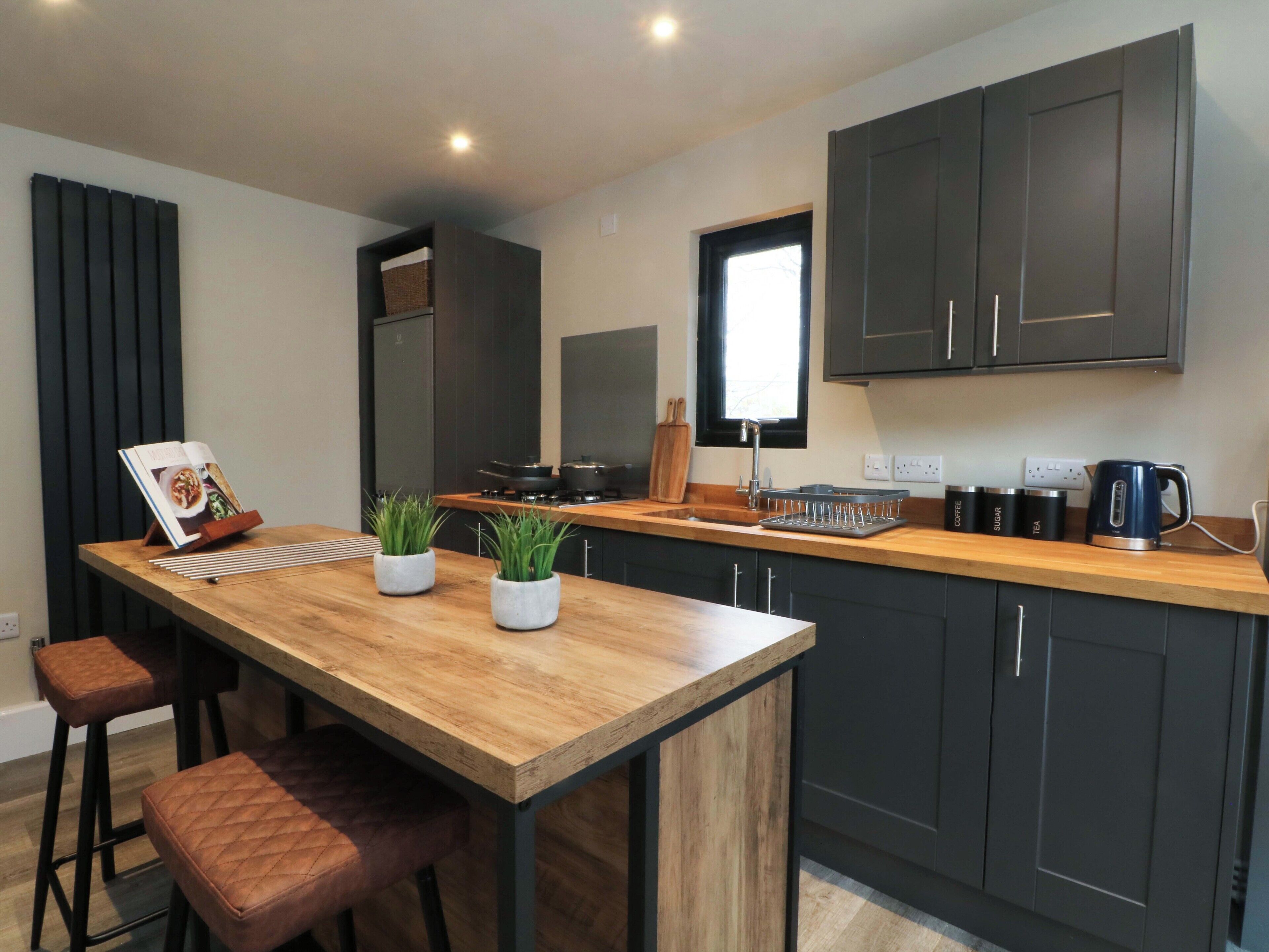 Cookware/dishes/utensils