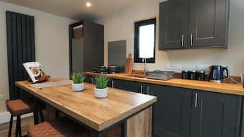 Cookware/dishes/utensils