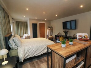 1 bedroom, individually decorated, individually furnished, free WiFi - The Cabin (Rossendale)