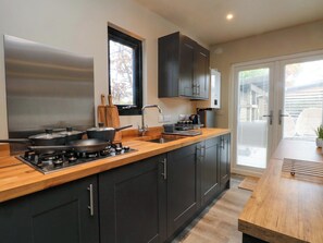 Cookware/dishes/utensils - The Cabin (Rossendale)