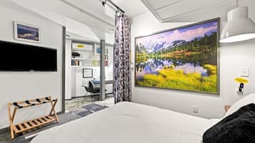 Desk, travel crib, WiFi