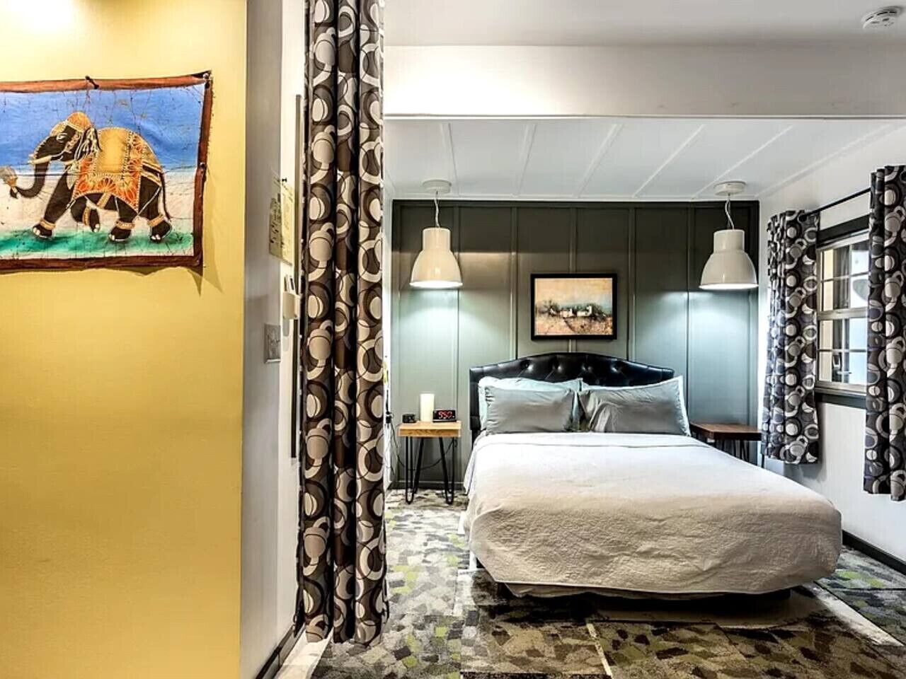 2 soverom, skrivebord, reiseseng for barn og wi-fi