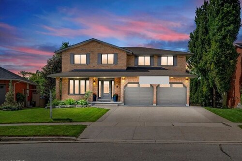 Luxurious 2 bedroom Heated floor 2 bathroom near to Chicopee Hill & Airport