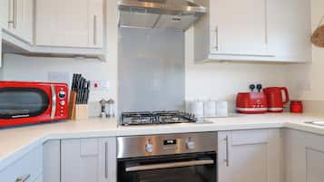 Cookware/dishes/utensils