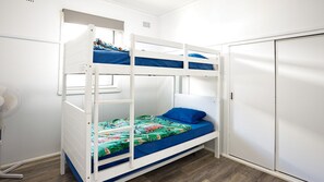 2 bedrooms, WiFi, bed sheets - SURF'S UP UNIT 1- CLOUDBREAK (South West Rocks)