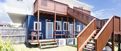 المنشأة من الخارج