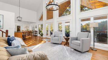 智能电视、壁炉、桌上足球、乒乓球