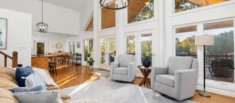 5BR Lakefront, Docks, Game Room, Kayaks, Pet Friendly