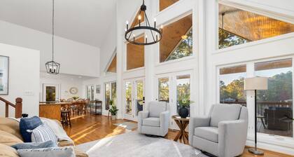 5BR Lakefront, Docks, Game Room, Kayaks, Pet Friendly