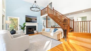 TV connectée, cheminée, baby-foot, table de tennis de table