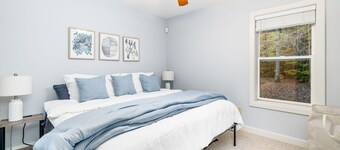 5BR Lakefront, Docks, Game Room, Kayaks, Pet Friendly, Sleeps 11