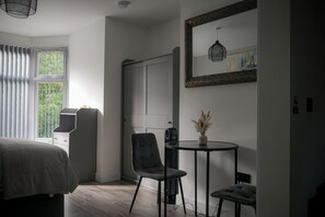 1 quarto, ferros/tábuas de passar roupa, Wi-Fi, roupa de cama