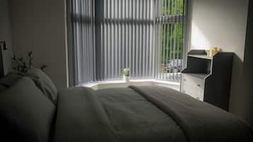 1 dormitori, planxa i posts de planxar, wifi i roba de llit