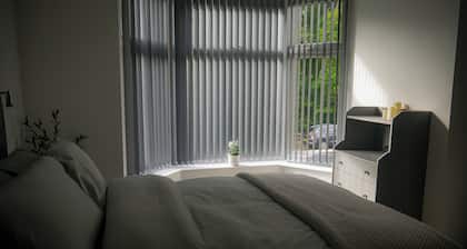 Brand new 1 bedroom stylish and modern apartment