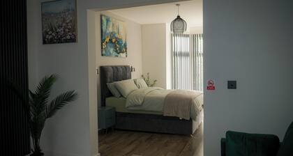 Brand new 1 bedroom stylish and modern apartment