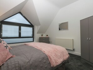 Room - 2 Harbour Lights (Cemaes Bay)