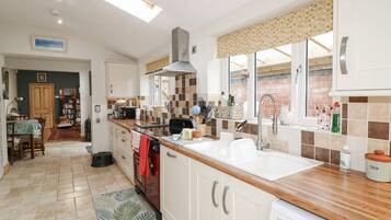 Dishwasher, cookware/dishes/utensils