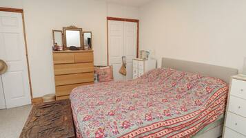 4 bedrooms, individually decorated, individually furnished, free WiFi