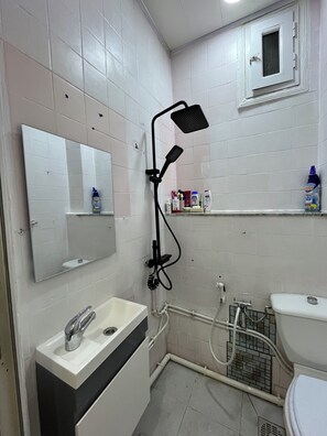 Towels, soap, shampoo, toilet paper - Cosy F2 apartment in the heart of Algiers (Alger Centre)