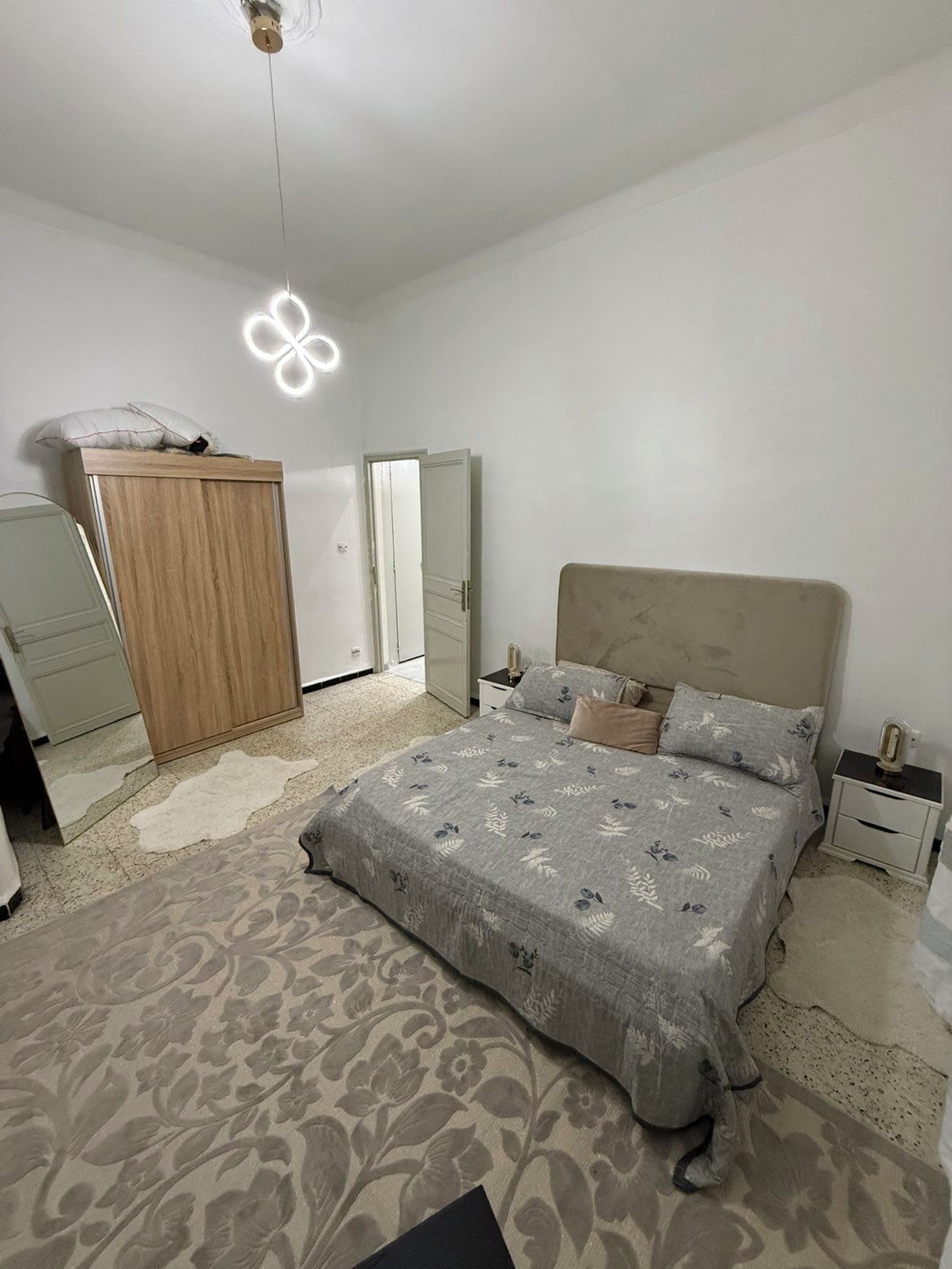 2 slaapkamers, een strijkplank/strijkijzer, gratis wifi, beddengoed