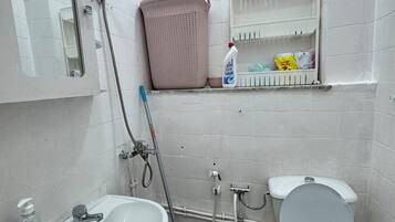 提供毛巾、番梘、廁紙