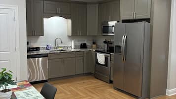 Mikrowelle, Ofen, Herdplatte, Geschirrspüler