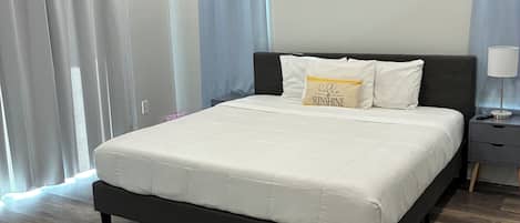 2 habitaciones, tabla de planchar con plancha, wifi y ropa de cama