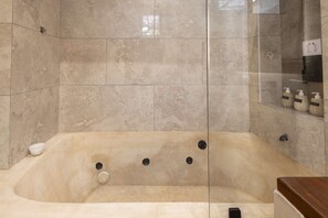 مجففات شعر، مناشف