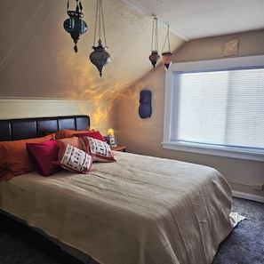 2 habitaciones, tabla de planchar con plancha, wifi y ropa de cama