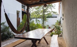 تناول الطعام بالخارج