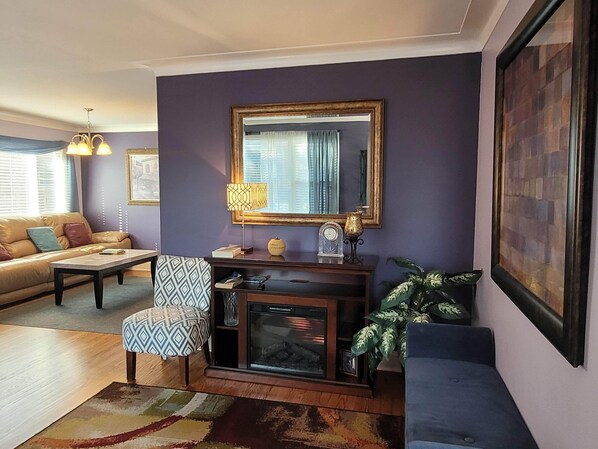 Televisión y chimenea 