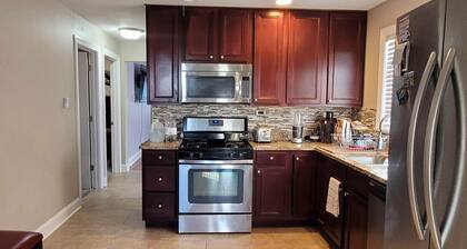 Upscale 4-Bedroom Home by Chicago Dining, Shops, & Hospitals