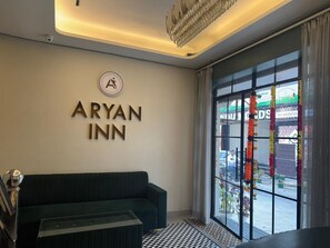 Lobby sitting area - Hotel Aryan Inn (Haridwar)