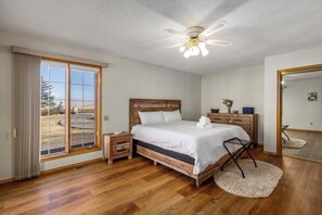 5 bedrooms, iron/ironing board, travel cot, WiFi - Acreage | 3 King Beds + Ensuites | Fireplace | AC (Calgary)