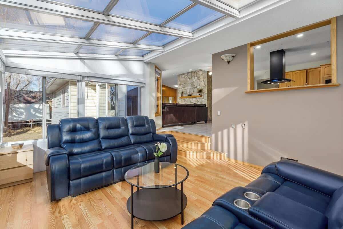 Téléviseur, foyer, bureau