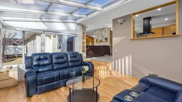 Téléviseur, foyer, bureau